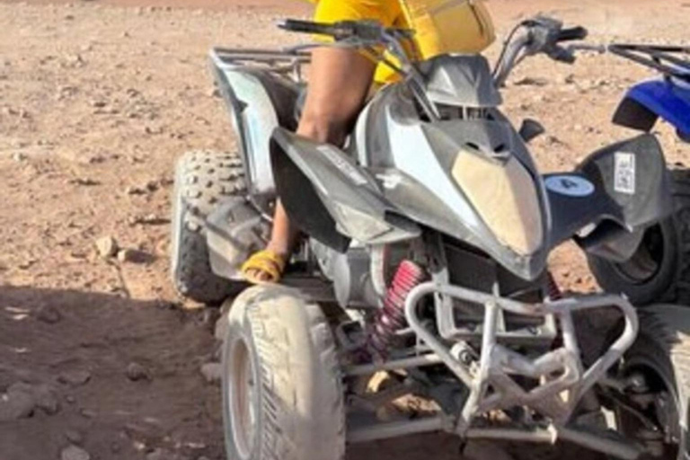 Marrakech: Quad nel deserto di Agafay con cena-spettacolo