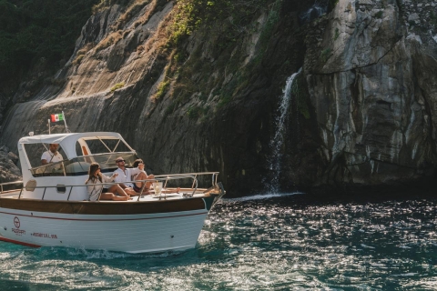 Positano: tour en barco por Capri con bebidas y aperitivosBarco Apreamare de 38 pies para hasta 12 personas