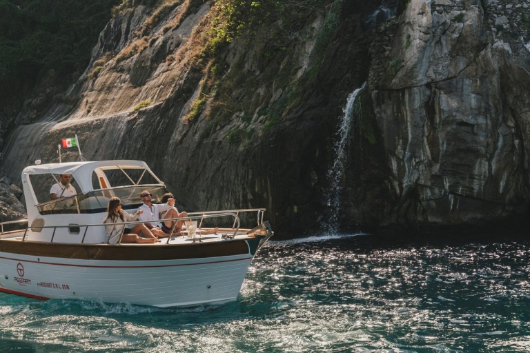 Positano: tour en barco por Capri con bebidas y aperitivosBarco Baia Bimini de 43 pies para hasta 12 personas