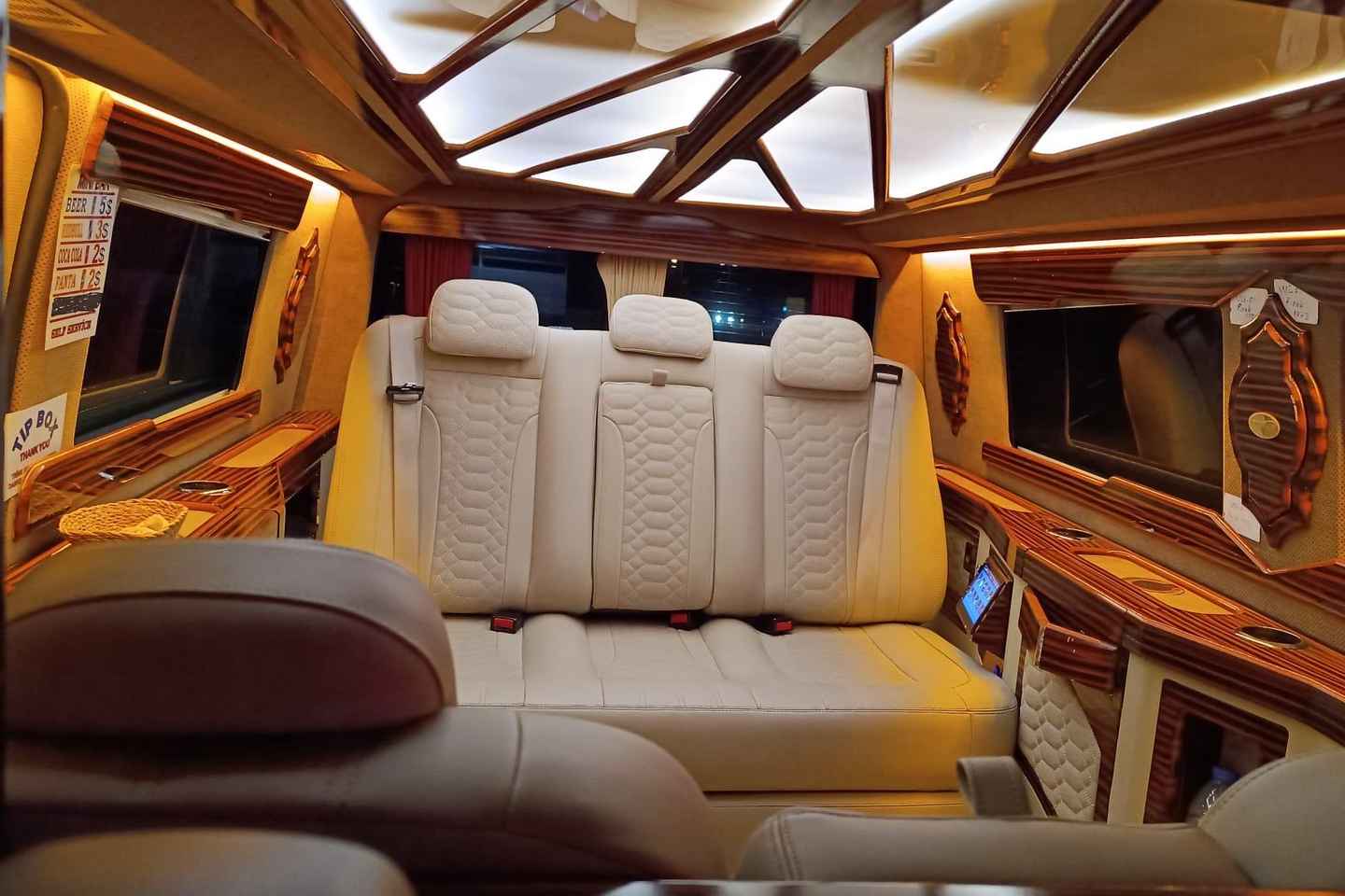 Private Antalya Airport (AYT) Arrival or Departure Transfer