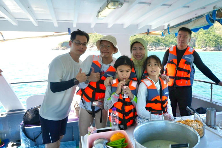 Hong Kong Sai Kung Full Day Snorkelling and Beach Yacht Tour