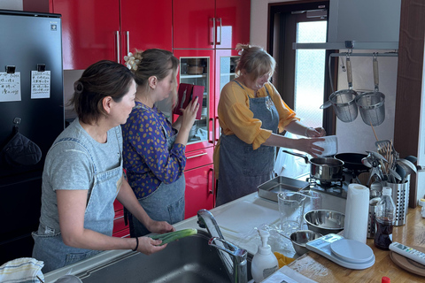 Tokyo Haneda: Hands-On Wappa Bento & Japanese Culture Homemade : Temari Sushi in a Traditional Wappa Bento Box