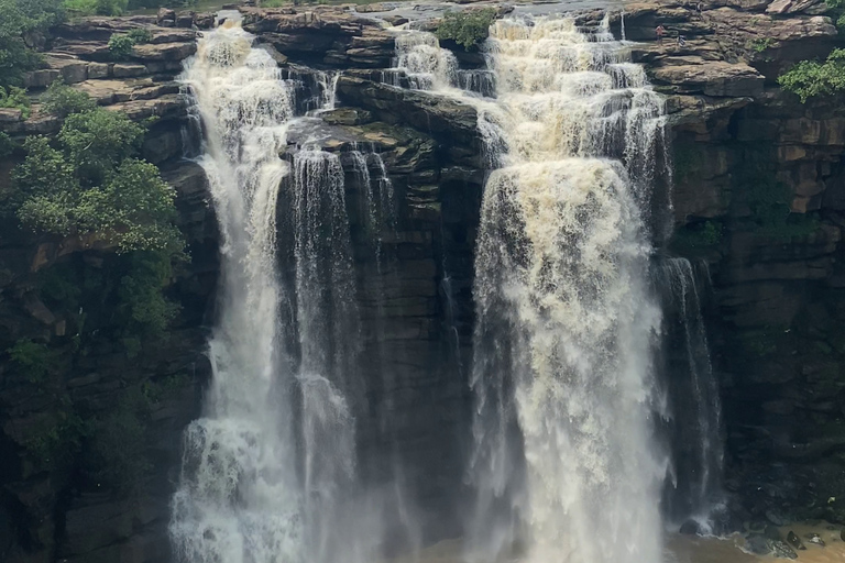 From Varanasi: Rohtas Waterfalls Guided Tour with Meals