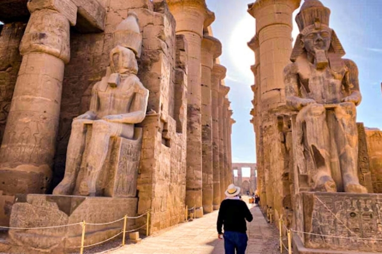 Luxor Tempel toegangsbewijzenRondleiding (inclusief gids, auto, chauffeur en toegangsbewijzen)