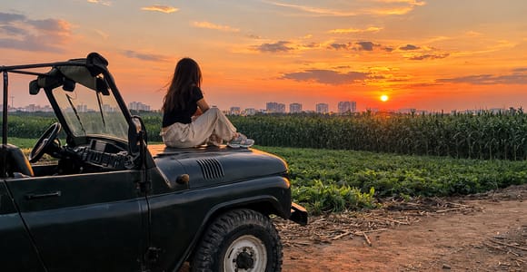 Hanoi Sunset Tour by Vintage Jeep: Train Street & City Light