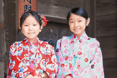 Kyoto : Location de kimono à Gion Fourni par RikaWafukuPlan de location de kimonos