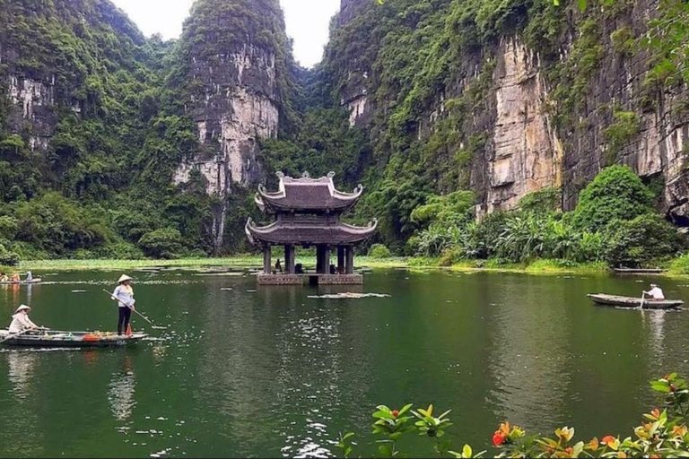 Hanói: Viagem de um dia a Trang An, Bai Dinh e Mua CaveDe Hanói: Viagem a Ninh Binh, Trang An, Bai Dinh e Mua Cave