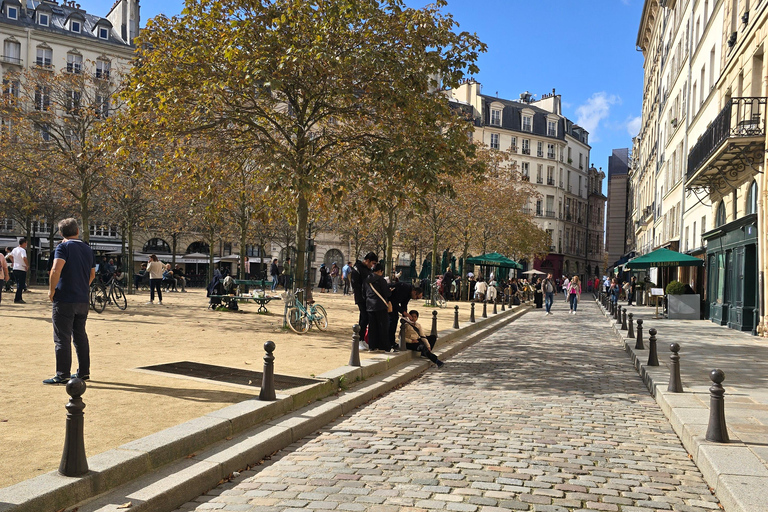 Guided Visit of Notre Dame and Île de la Cité | Small Group Group Tour in Italian