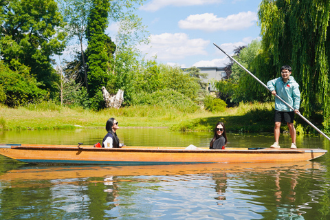 Chinese Punting Tour in Cambridge Chinese Punting Tour in Cambridge (Shared)