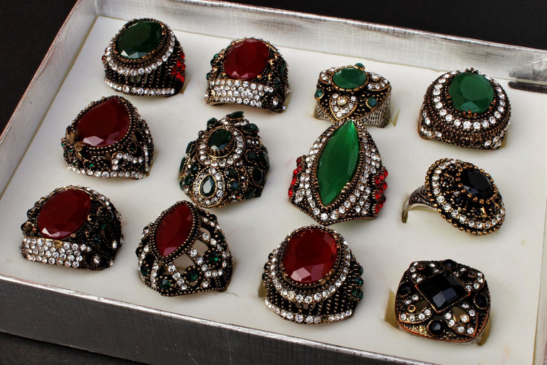 Old Delhi’s Mughal era Jewelry Craftsmen, Pashmina & Spices Old Delhi’s Mughal style Jewelry Crafts, Cashmere Pashmina &