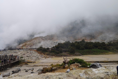 从日惹出发的日出西库尼尔山和迪恩高原之旅从日惹到日出 Sikunir 和 Dieng 高原之旅