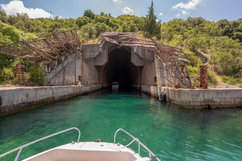 Excursión en lancha rápida por la bahía de Boka y la cueva azul para tener recuerdos para toda la vida