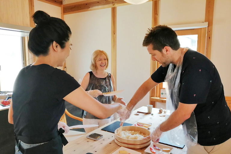 Kyoto: Sushi Making Workshop Experience