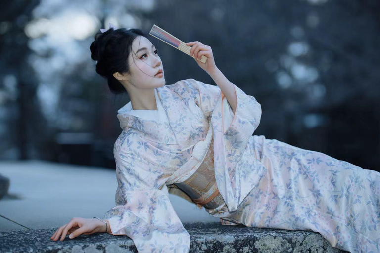 Kyoto: Kimono Rental with Hairstyling and Makeup