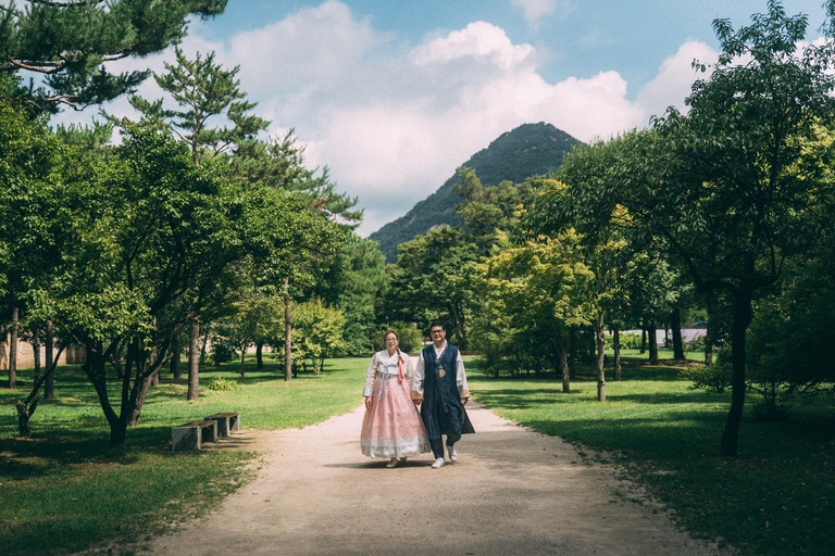 Seoul: K-Drama Style Couple Photoshoot