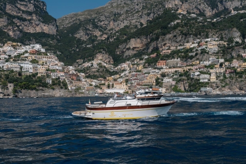 Positano: privérondvaart Amalfikust en smaragdgrotApreamare 38ft Cruise