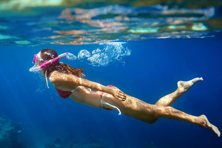 傍晚双体船渡轮巡游至蓝泻湖傍晚双体船巡游蓝泻湖