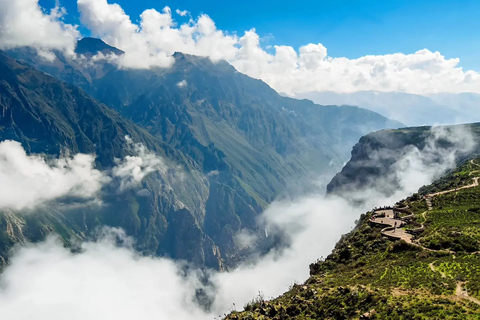 Puno à Arequipa : 2 jours d&#039;excursion dans le canyon de Colca