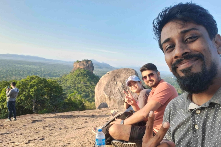 Viaje de ida y vuelta a Sigiriya en un día. Excursión de un día a SigiriyaUn viaje de ida y vuelta a Sigiriya en un día. Excursión de un día a Sigiriya da