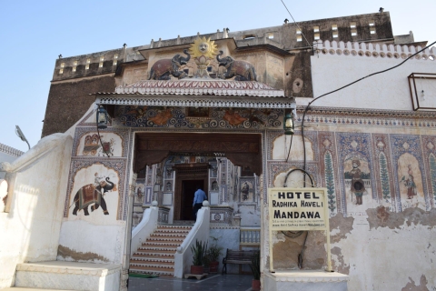 Ab Delhi: Geführte Tour durch Mandawa über Nacht mit dem AutoPrivater Transport, Reiseleiter, Gebühren für Denkmäler und 5-Sterne-Hotel