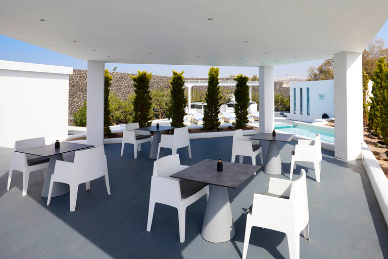 Santorini: Departure Day Spa Package Wine/Fruits/Pool Access 90-min Couples Massage in S. P. Presidential Suites Akrotiri