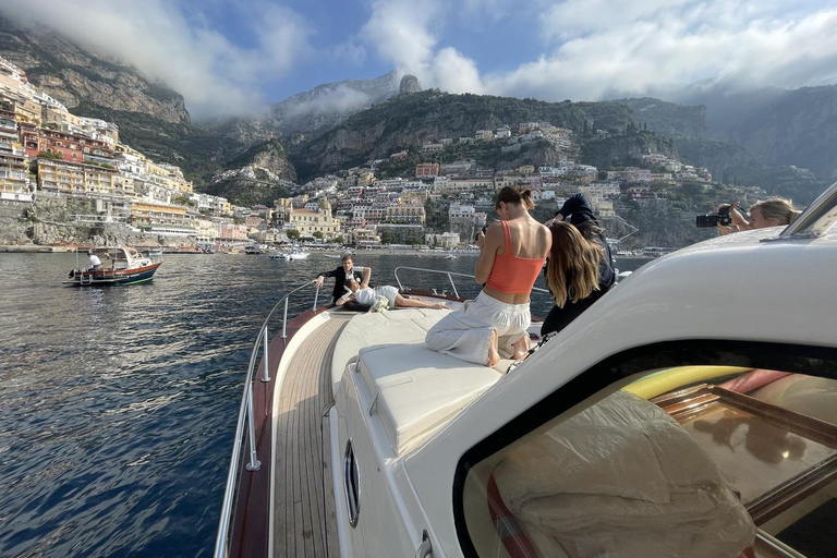 Amalfi: Private Boat Tour with Snacks and Drinks
