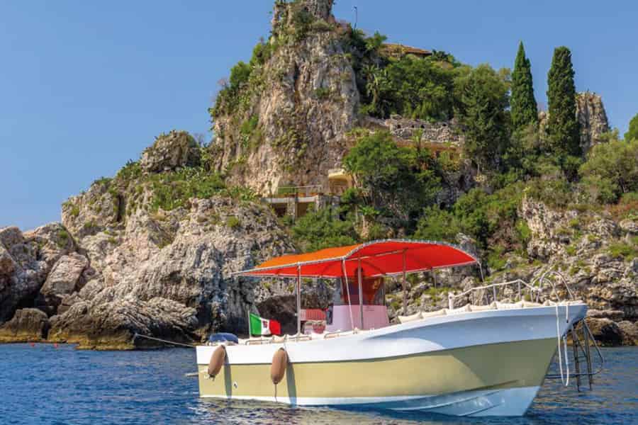 Naxos: Isola Bella, Blaue Grotte, & Mazzarò Bay Bootstour. Foto: GetYourGuide