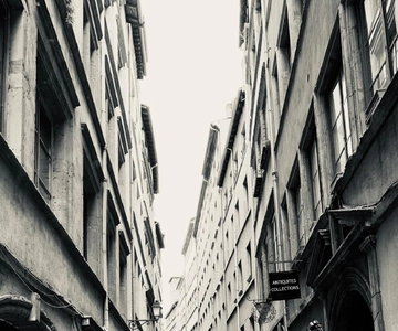 Lyon: Private Walking Tour of "Traboules" in the Old Town