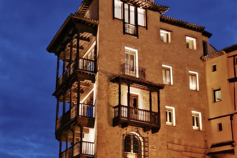 Cuenca: Nighttime Highlights Walking Tour in Spanish
