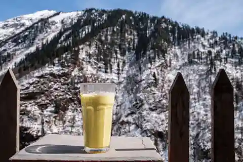 Manali Street Food Crawl (2 Hours Guided Food Tasting Tour)