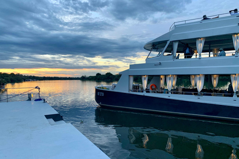 Crucero por el Zambeze : Crucero de lujo al atardecer : El Explorador del Zambeze