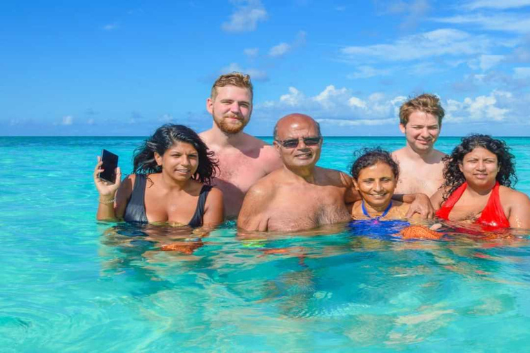 Excursão de dia inteiro à Ilha Saona com festa em catamarã