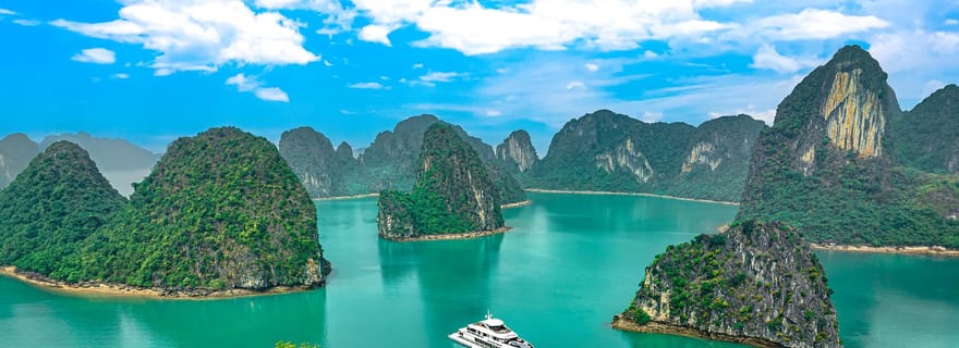 Croisière de luxe dans la baie d'Ha Long : Îles, grottes et déjeuner local