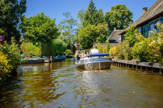 Giethoorn: 2-stündige private Luxus-Bootstour mit Kapitän