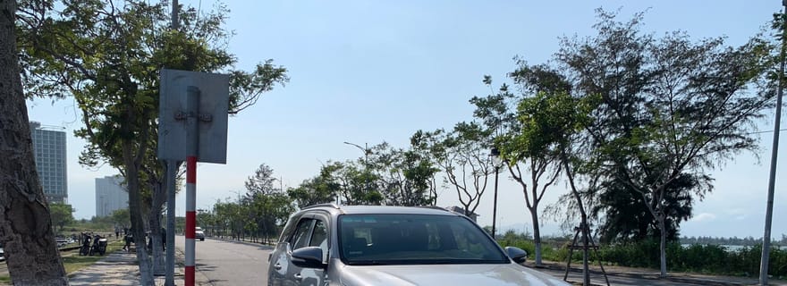 Hue : Voiture privée pour Hoi An via le col de Hai Van et le pont d'or