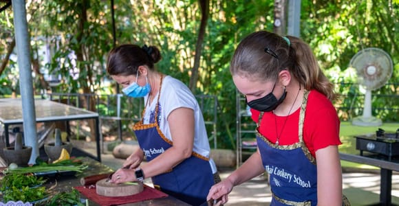 Krabi: Evening Thai Cooking Class at Ya&#39;s Cookery