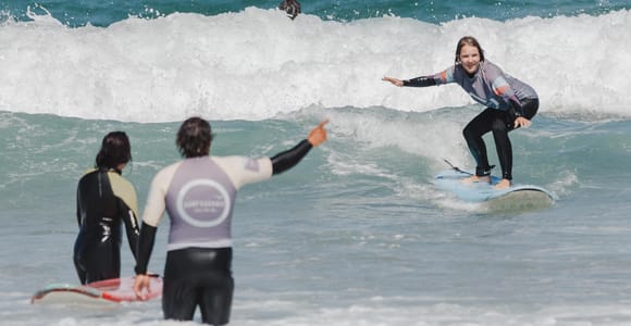 Cascais: 2-Hour Group Surf Lesson with Local Instructors