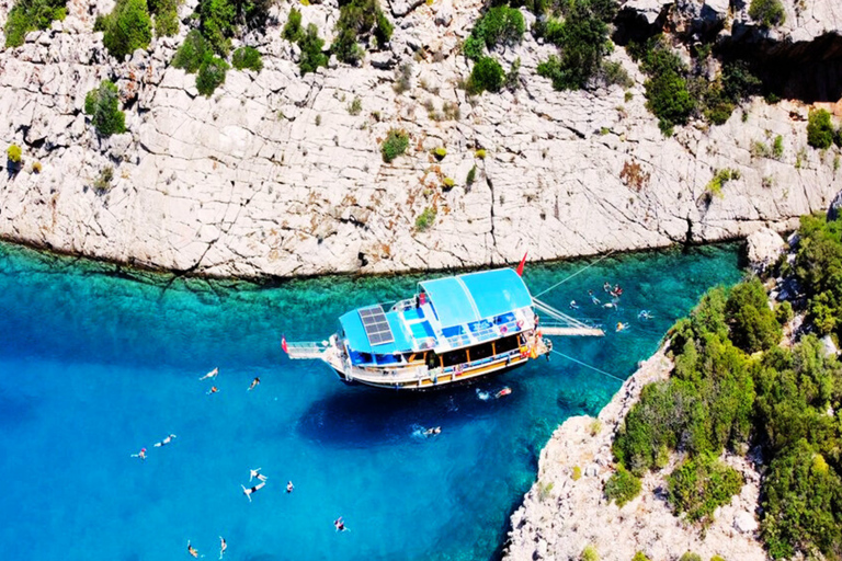 Antalya/Kemer: Paseo en barco por Porto Genovés y baño de barro con almuerzoOpción de punto de encuentro