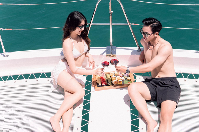 Da Nang: Discover Son Tra Bay on Luxury Sailing Catamaran 2-Hour Luxury Catamaran Scenic Cruise with Drink & Transfer