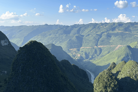 Tour di 4 giorni dell&#039;anello di Ha Giang con notte extra e pick-upTour in CABINA INDIVIDUALE DORME