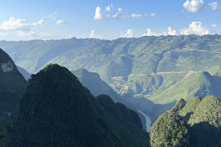 Tour di 4 giorni dell&#039;anello di Ha Giang con notte extra e pick-upTour in CABINA INDIVIDUALE DORME