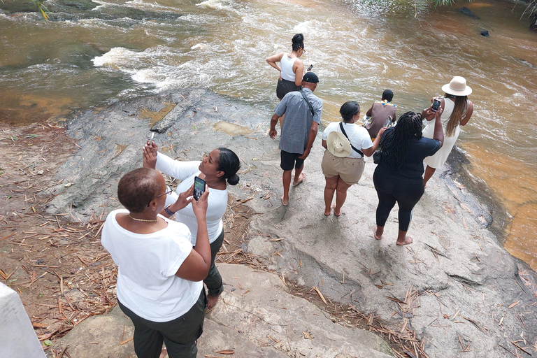 Visita ao Castelo de Cape Coast e ao rio Assin Manso Slave