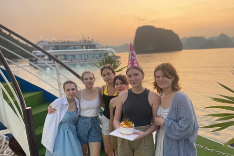 河内：2 日兰哈湾、下龙湾 5 星级邮轮之旅（含三餐、客舱）河内：2 日兰哈湾、下龙湾 5 星级邮轮、餐饮、客舱