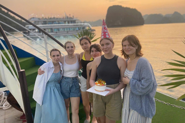 河内：2 日兰哈湾、下龙湾 5 星级邮轮之旅（含三餐、客舱）河内：2 日兰哈湾、下龙湾 5 星级邮轮、餐饮、客舱