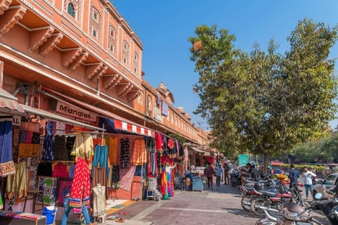 Jaipur: Wedding Outfit Shopping Tour with Local Guy