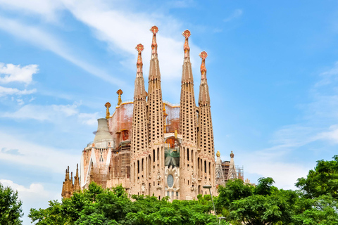 Upptäck Sagrada Familia: Gaudís design och utställningar på museum