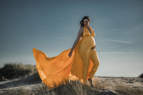 Maspalomas: Flying Dress Photoshoot in Sand Dunes Standard (20 photos | 30 mins)