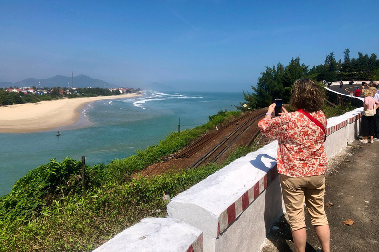 De Hue à Hoi An en voiture privée via le col de Hai Van et le pont d'or