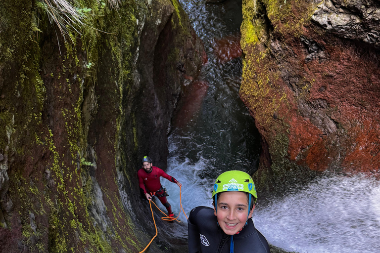 Madeira: Canyoningtocht voor gevorderdenMadeira: Canyoning voor de gevorderden