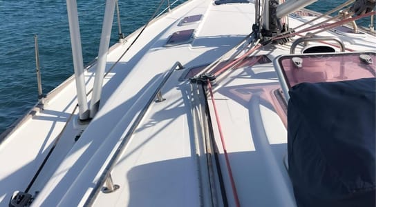Syracuse: Guided sailing tour of Ortygia Island with a swim stop